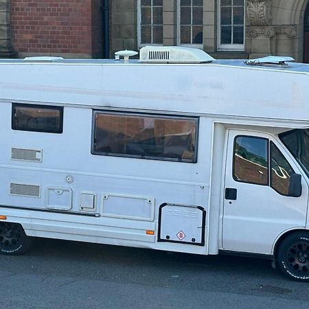 Cool Wheels On The Waterfront Hotel Liverpool Exterior foto